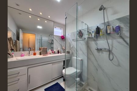 Casa de condomínio à venda com 250m², 5 quartos e 2 vagas Casa de condomínio à venda com 250m², 5 quartos e 2 vagasSuíte 5 - Banheiro