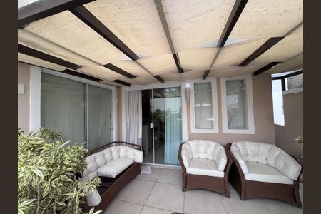 Casa de condomínio à venda com 250m², 5 quartos e 2 vagas Casa de condomínio à venda com 250m², 5 quartos e 2 vagasSuíte1 - Varanda