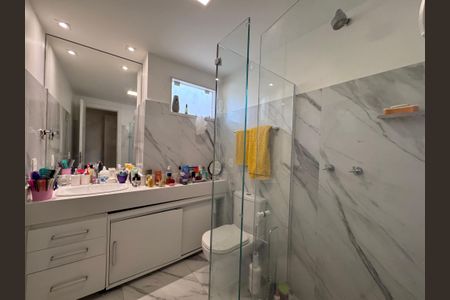 Casa de condomínio à venda com 250m², 5 quartos e 2 vagas Casa de condomínio à venda com 250m², 5 quartos e 2 vagasSuíte 5 - Banheiro