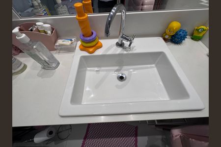 Casa de condomínio à venda com 250m², 5 quartos e 2 vagas Casa de condomínio à venda com 250m², 5 quartos e 2 vagasSuíte 4 - Banheiro