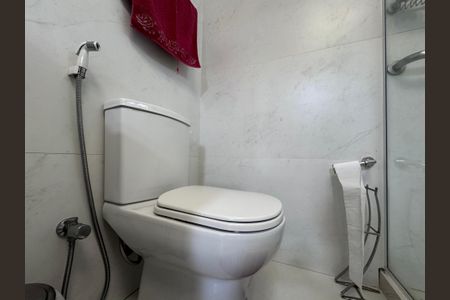 Casa de condomínio à venda com 250m², 5 quartos e 2 vagas Casa de condomínio à venda com 250m², 5 quartos e 2 vagasSuíte1 - Banheiro