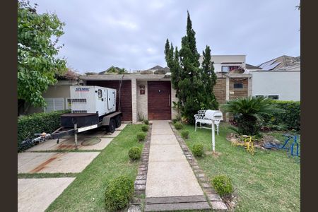 Casa de condomínio à venda com 250m², 5 quartos e 2 vagas Casa de condomínio à venda com 250m², 5 quartos e 2 vagasFachada