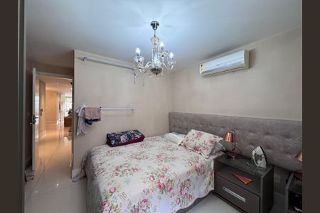 Casa de condomínio à venda com 250m², 5 quartos e 2 vagas Casa de condomínio à venda com 250m², 5 quartos e 2 vagasSuíte 3