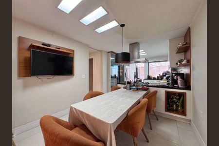 Casa de condomínio à venda com 250m², 5 quartos e 2 vagas Casa de condomínio à venda com 250m², 5 quartos e 2 vagasCozinha