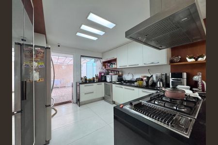 Casa de condomínio à venda com 250m², 5 quartos e 2 vagas Casa de condomínio à venda com 250m², 5 quartos e 2 vagasCozinha