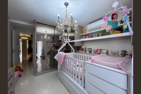 Casa de condomínio à venda com 250m², 5 quartos e 2 vagas Casa de condomínio à venda com 250m², 5 quartos e 2 vagasSuíte 4