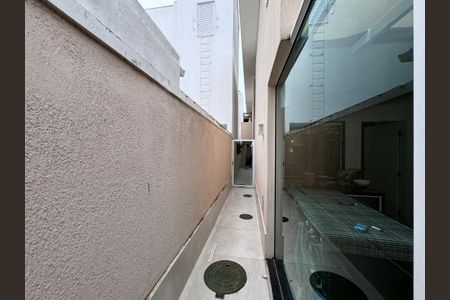 Casa de condomínio à venda com 250m², 5 quartos e 2 vagas Casa de condomínio à venda com 250m², 5 quartos e 2 vagasÁrea externa