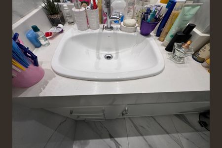 Casa de condomínio à venda com 250m², 5 quartos e 2 vagas Casa de condomínio à venda com 250m², 5 quartos e 2 vagasSuíte 5 - Banheiro