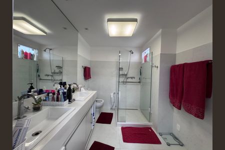 Casa de condomínio à venda com 250m², 5 quartos e 2 vagas Casa de condomínio à venda com 250m², 5 quartos e 2 vagasSuíte1 - Banheiro