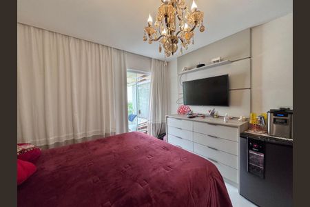 Casa de condomínio à venda com 250m², 5 quartos e 2 vagas Casa de condomínio à venda com 250m², 5 quartos e 2 vagasSuíte1