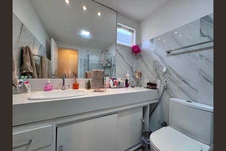 Casa de condomínio à venda com 250m², 5 quartos e 2 vagas Casa de condomínio à venda com 250m², 5 quartos e 2 vagasSuíte 2 - Banheiro