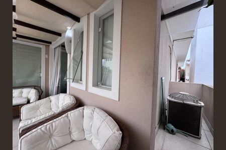 Casa de condomínio à venda com 250m², 5 quartos e 2 vagas Casa de condomínio à venda com 250m², 5 quartos e 2 vagasSuíte1 - Varanda