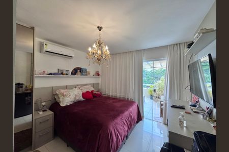 Casa de condomínio à venda com 250m², 5 quartos e 2 vagas Casa de condomínio à venda com 250m², 5 quartos e 2 vagasSuíte1