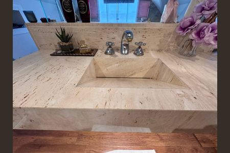 Casa de condomínio à venda com 250m², 5 quartos e 2 vagas Casa de condomínio à venda com 250m², 5 quartos e 2 vagasSpa