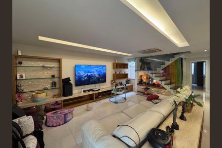 Sala de casa de condomínio à venda com 5 quartos, 250m² em Recreio dos Bandeirantes, Rio de Janeiro