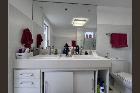 Casa de condomínio à venda com 250m², 5 quartos e 2 vagas Casa de condomínio à venda com 250m², 5 quartos e 2 vagasSuíte1 - Banheiro