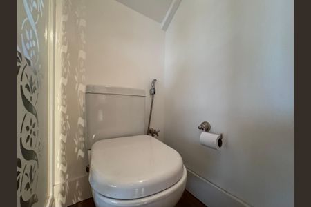 Casa de condomínio à venda com 250m², 5 quartos e 2 vagas Casa de condomínio à venda com 250m², 5 quartos e 2 vagasSpa