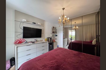 Casa de condomínio à venda com 250m², 5 quartos e 2 vagas Casa de condomínio à venda com 250m², 5 quartos e 2 vagasSuíte1