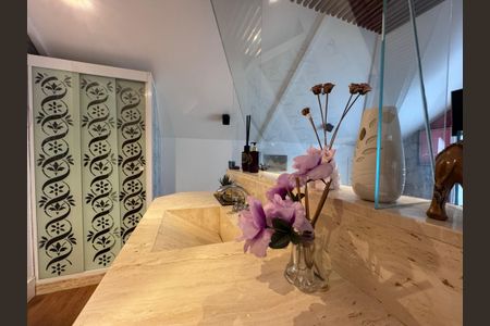 Casa de condomínio à venda com 250m², 5 quartos e 2 vagas Casa de condomínio à venda com 250m², 5 quartos e 2 vagasSpa