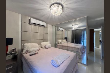 Casa de condomínio à venda com 250m², 5 quartos e 2 vagas Casa de condomínio à venda com 250m², 5 quartos e 2 vagasSuíte 5