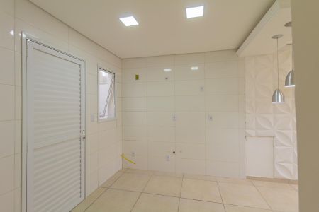 Sala/Cozinha de casa de condomínio à venda com 3 quartos, 66m² em Niterói, Canoas