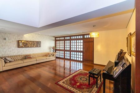 Casa para alugar com 4 quartos, 398m² em Cidade Nova, Belo Horizonte