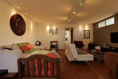 Casa à venda com 3 quartos, 310m² em Vila Bastos, Santo André