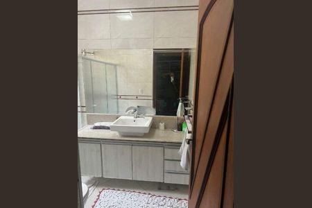 Casa à venda com 160m², 3 quartos e 4 vagas