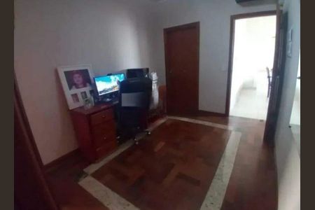 Casa à venda com 337m², 3 quartos e 4 vagas