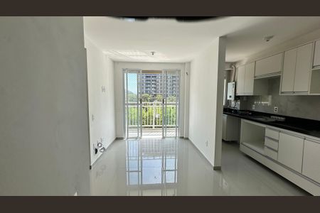 Sala de apartamento para alugar com 3 quartos, 55m² em Barra Olímpica, Rio de Janeiro