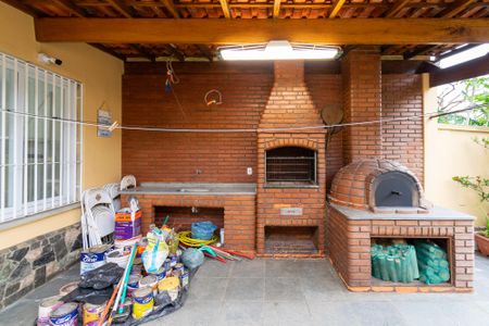 Casa à venda com 175m², 3 quartos e 2 vagas Casa à venda com 175m², 3 quartos e 2 vagasÁrea comum - Churrasqueira