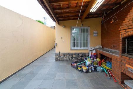 Casa à venda com 175m², 3 quartos e 2 vagas Casa à venda com 175m², 3 quartos e 2 vagasÁrea comum - Churrasqueira