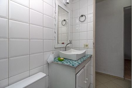 Apartamento à venda com 64m², 3 quartos e 1 vagabanheiro social_3
