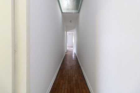 Casa à venda com 200m², 4 quartos e 3 vagas Casa à venda com 200m², 4 quartos e 3 vagasCorredor