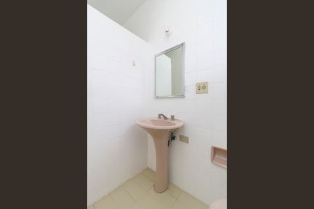 Casa à venda com 200m², 4 quartos e 3 vagas Casa à venda com 200m², 4 quartos e 3 vagasBanheiro 4