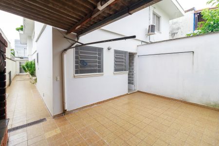 Casa à venda com 200m², 4 quartos e 3 vagas Casa à venda com 200m², 4 quartos e 3 vagasQuintal