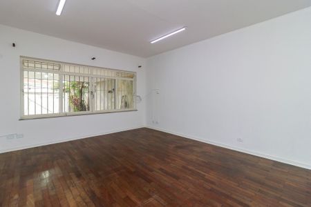 Casa à venda com 200m², 4 quartos e 3 vagas Casa à venda com 200m², 4 quartos e 3 vagasSala