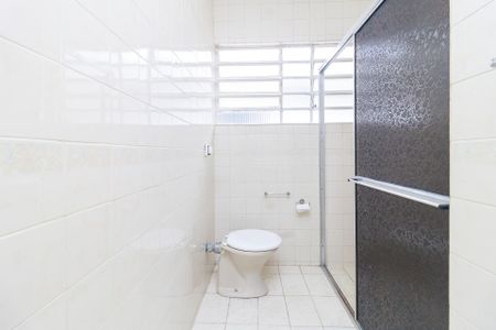 Casa à venda com 200m², 4 quartos e 3 vagas Casa à venda com 200m², 4 quartos e 3 vagasEdícula - Banheiro