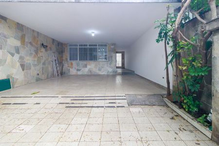 Casa à venda com 200m², 4 quartos e 3 vagas Casa à venda com 200m², 4 quartos e 3 vagasGaragem