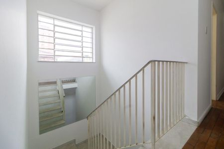 Casa à venda com 200m², 4 quartos e 3 vagas Casa à venda com 200m², 4 quartos e 3 vagasCorredor