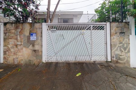 Casa à venda com 200m², 4 quartos e 3 vagas Casa à venda com 200m², 4 quartos e 3 vagasFachada