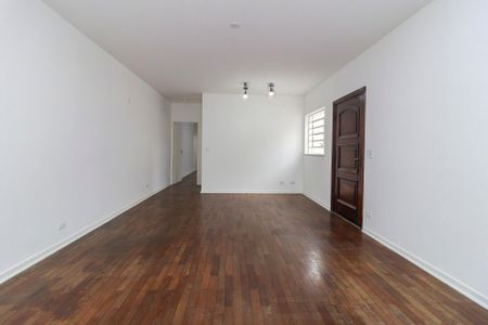 Casa à venda com 200m², 4 quartos e 3 vagas Casa à venda com 200m², 4 quartos e 3 vagasSala
