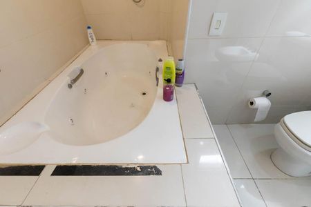 Apartamento para alugar com 246m², 4 quartos e 4 vagasBanheiro da Suíte 1