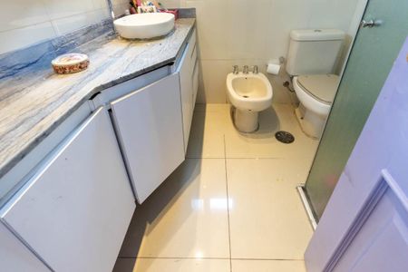 Apartamento para alugar com 246m², 4 quartos e 4 vagasBanheiro da Suíte 2