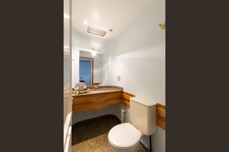 Lavabo de apartamento para alugar com 4 quartos, 246m² em Higienópolis, São Paulo