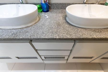 Apartamento para alugar com 246m², 4 quartos e 4 vagasBanheiro da Suíte 1