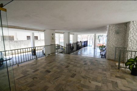 Apartamento à venda com 120m², 3 quartos e sem vaga Apartamento à venda com 120m², 3 quartos e sem vagaHall