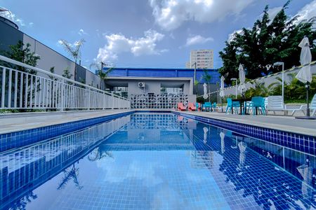 Apartamento à venda com 37m², 1 quarto e sem vagaÁrea comum - Piscina