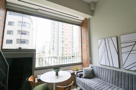 Sala de kitnet/studio para alugar com 1 quarto, 34m² em Jardim das Acacias, São Paulo