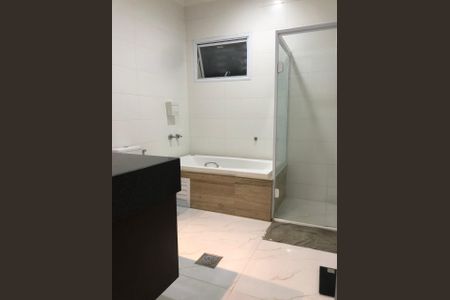 Casa à venda com 226m², 4 quartos e 4 vagas